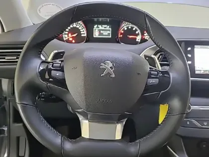 Photo 8 Peugeot 308  PureTech 130ch S&S EAT8