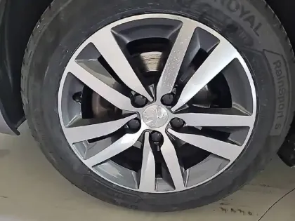 Photo 12 Peugeot 308  PureTech 130ch S&S EAT8