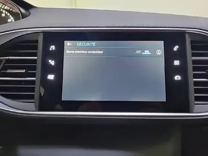 Photo 21 Peugeot 308  PureTech 130ch S&S EAT8