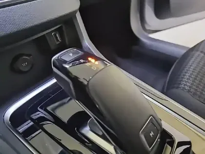 Photo 13 Peugeot 308  PureTech 130ch S&S EAT8