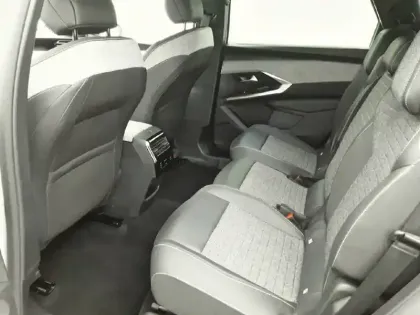 Photo 34 Peugeot 5008  Hybrid 136 e-DCS6