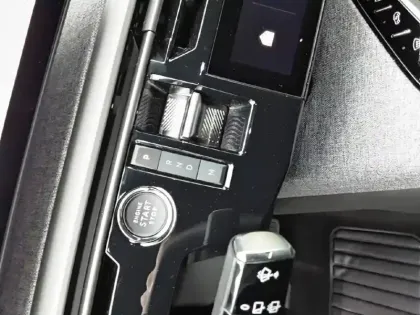 Photo 13 Peugeot 5008  Hybrid 136 e-DCS6