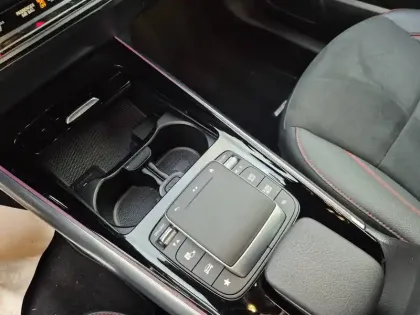 Photo 18 Mercedes GLA  250 e 8G-DCT