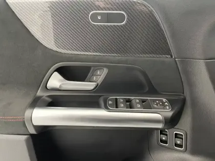 Photo 49 Mercedes GLA  250 e 8G-DCT