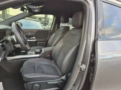 Photo 11 Mercedes GLA  250 e 8G-DCT