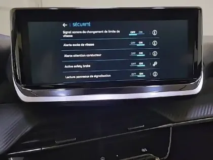 Photo 41 Peugeot 208  PureTech 75 S&S BVM5