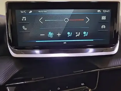 Photo 39 Peugeot 208  PureTech 75 S&S BVM5