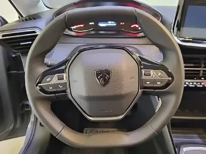 Photo 10 Peugeot 208  PureTech 75 S&S BVM5