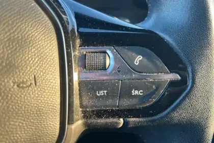 Photo 48 Peugeot 2008  PureTech 100 S&S BVM6