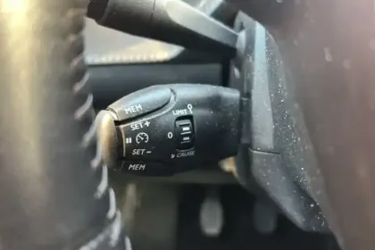 Photo 49 Peugeot 2008  PureTech 100 S&S BVM6