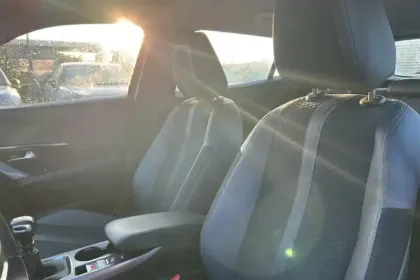 Photo 45 Peugeot 2008  PureTech 100 S&S BVM6