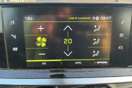 Photo 52 Peugeot 2008  PureTech 100 S&S BVM6