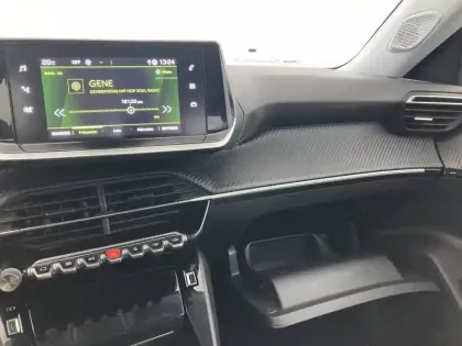 Photo 31 Peugeot 2008  PureTech 100 S&S BVM6