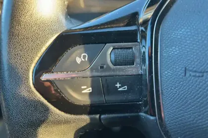 Photo 47 Peugeot 2008  PureTech 100 S&S BVM6