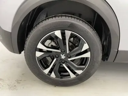 Photo 75 Peugeot 2008  PureTech 100 S&S BVM6