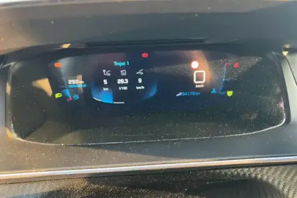 Photo 50 Peugeot 2008  PureTech 100 S&S BVM6