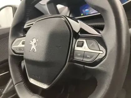 Photo 27 Peugeot 2008  PureTech 100 S&S BVM6