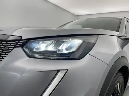 Photo 83 Peugeot 2008  PureTech 100 S&S BVM6