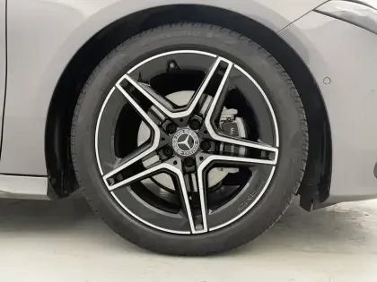 Photo 16 Mercedes Classe A  180 7G-DCT