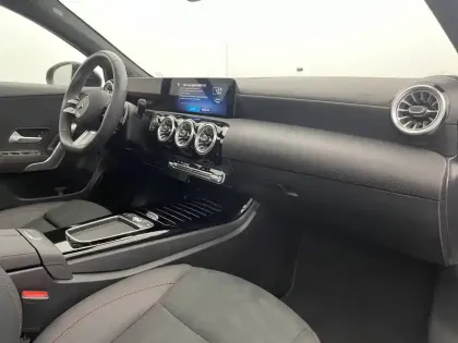 Photo 30 Mercedes Classe A  180 7G-DCT