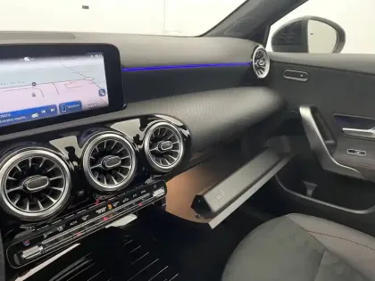 Photo 34 Mercedes Classe A  180 7G-DCT