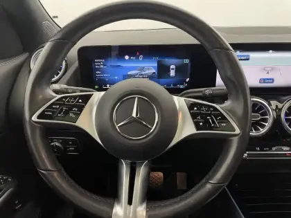 Photo 90 Mercedes GLA  200 d 8G-DCT