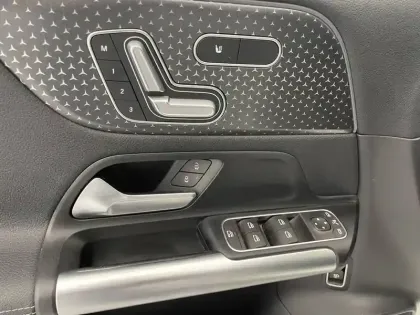 Photo 28 Mercedes GLA  200 d 8G-DCT