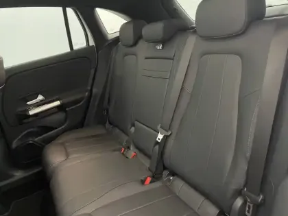 Photo 15 Mercedes GLA  200 d 8G-DCT