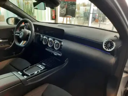 Photo 8 Mercedes Classe A  200 d 8G-DCT