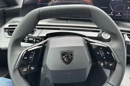 Photo 17 Peugeot 3008  Hybrid 145 e-DCS6