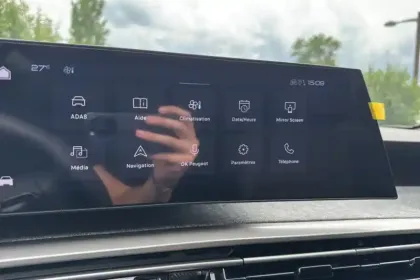 Photo 20 Peugeot 3008  Hybrid 145 e-DCS6