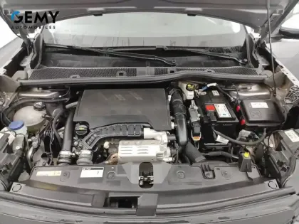 Photo 12 Peugeot 2008  PureTech 100 S&S BVM6