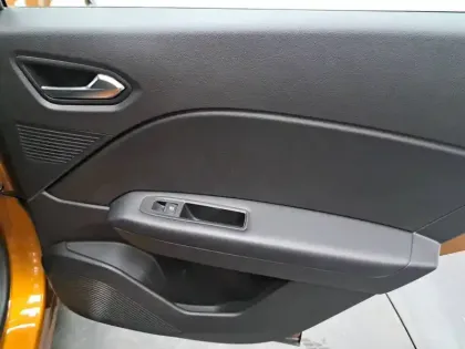 Photo 22 Renault Captur  TCe 90 - 21