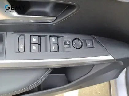 Photo 30 Peugeot 3008  Hybrid 145 e-DCS6