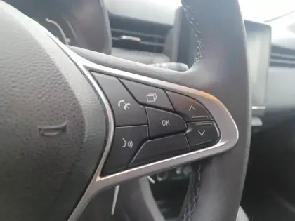 Photo 6 Renault Clio  E-Tech full hybrid 145