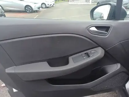 Photo 3 Renault Clio  E-Tech full hybrid 145