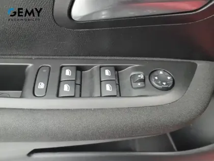 Photo 28 Peugeot 208  BlueHDi 100 S&S BVM6