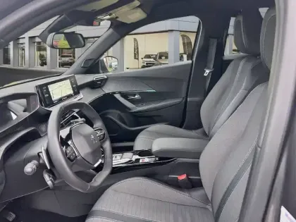 Photo 8 Peugeot 2008  PureTech 130 S&S EAT8