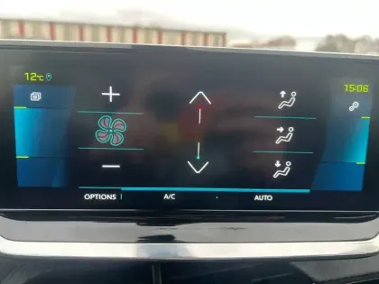 Photo 12 Peugeot 2008  Electrique 136 ch