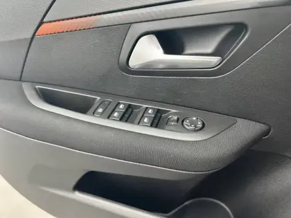 Photo 14 Peugeot 208  PureTech 75 S&S BVM5