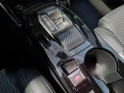 Photo 17 Peugeot 2008  PureTech 130 S&S EAT8