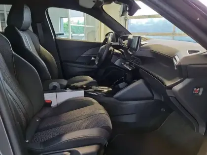 Photo 8 Peugeot 2008  PureTech 130 S&S EAT8