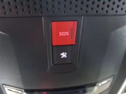 Photo 18 Peugeot 2008  PureTech 130 S&S EAT8