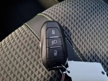 Photo 15 Peugeot 2008  PureTech 130 S&S EAT8