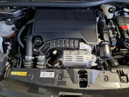 Photo 10 Peugeot 2008  PureTech 130 S&S EAT8