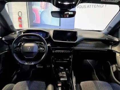 Photo 21 Peugeot 2008  PureTech 130 S&S EAT8