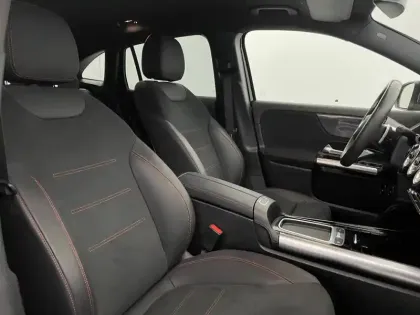 Photo 111 Mercedes GLA  250 e 8G-DCT