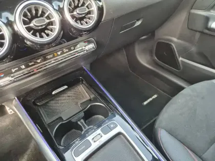 Photo 15 Mercedes GLA  250 e 8G-DCT