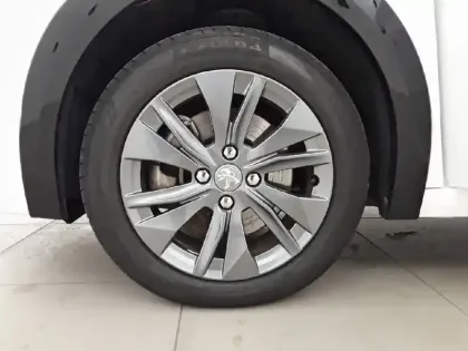 Photo 12 Peugeot 208  Electrique 50 kWh 136ch