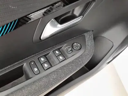 Photo 23 Peugeot 208  Electrique 50 kWh 136ch